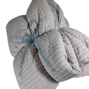 BRITANNICA HOME FASHIONS! SOFT PINK & WHITE PUCKERED STRIPE COMFORTER! SZ TWIN